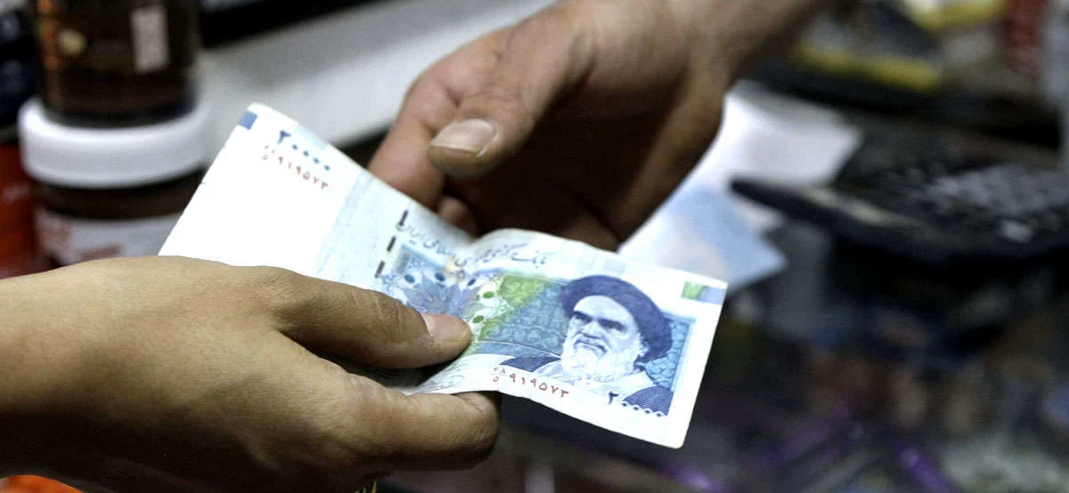 اقتصاد کشور را نباید چشم انتظار اخم و لبخندهای غرب گذاشت